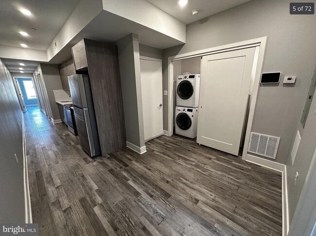 Building Photo - 3817 Wallace St Unit 3