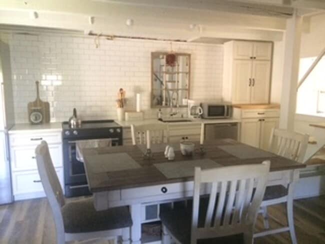 Photo - Great in town location