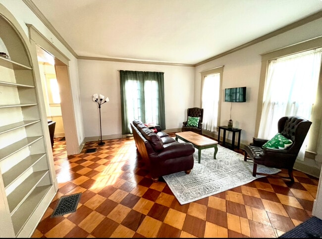 Photo - 124 E 32nd St