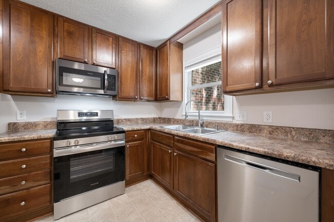 Photo - WOW!! Prime location and quite living in Charming 2brd 2.5 bath townhouse