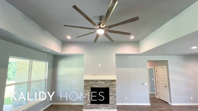 Photo - 1724 Salma Rd