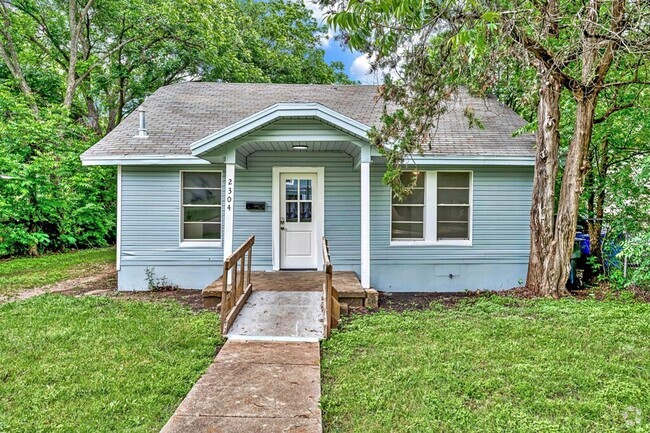 Building Photo - Newly remodeled 3 bedroom/2 baths coming s... Rental