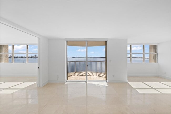 Photo - 1420 Brickell Bay Dr