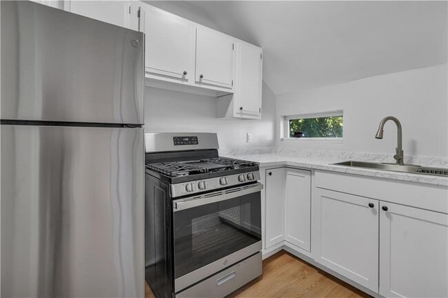 Photo - 415 Broad St