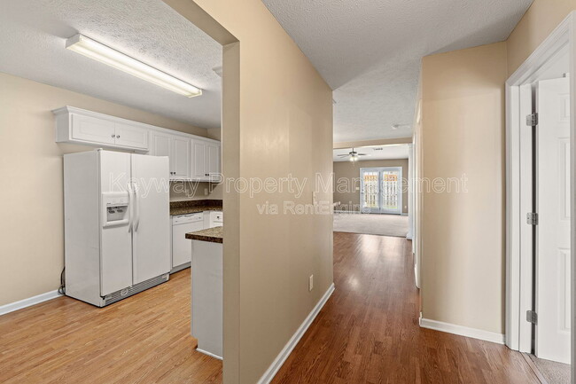 Photo - 208 Satomi Way