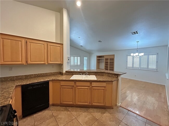 Photo - 645 Beresford Ave
