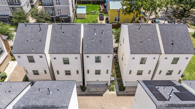 Building Photo - 707 Schwartz St