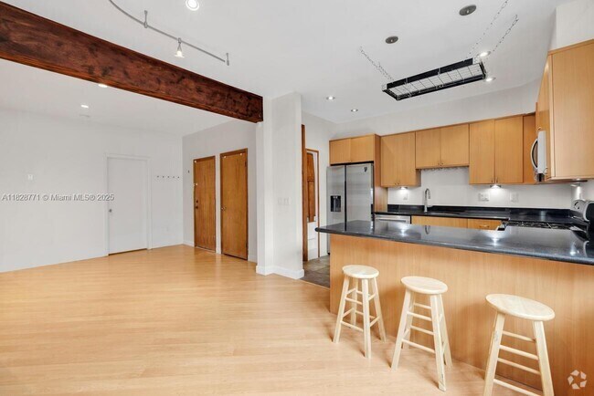 Building Photo - 305 Jefferson Ave Unit 2 Rental