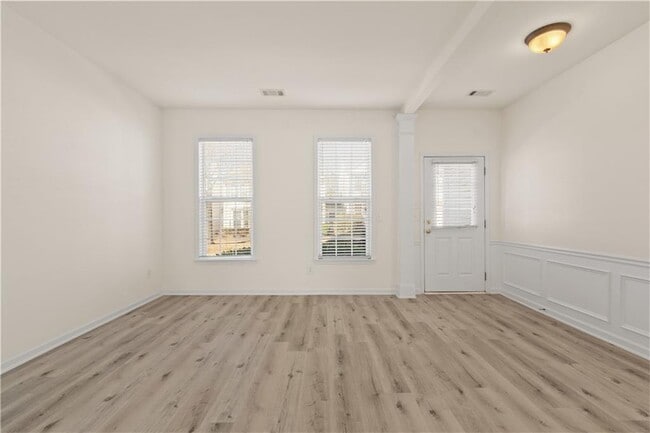 Photo - 915 Wendlebury Ct