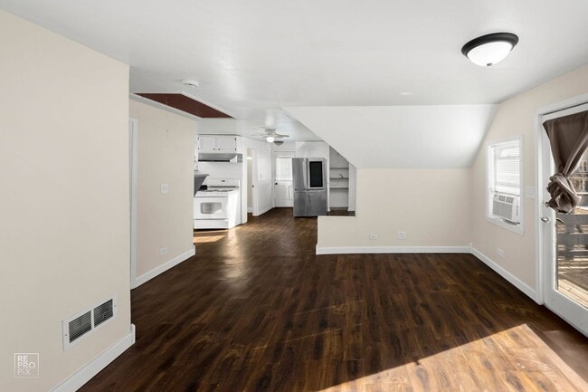 Photo - 164 Oak St Unidad 164 Oak St Upper-2nd