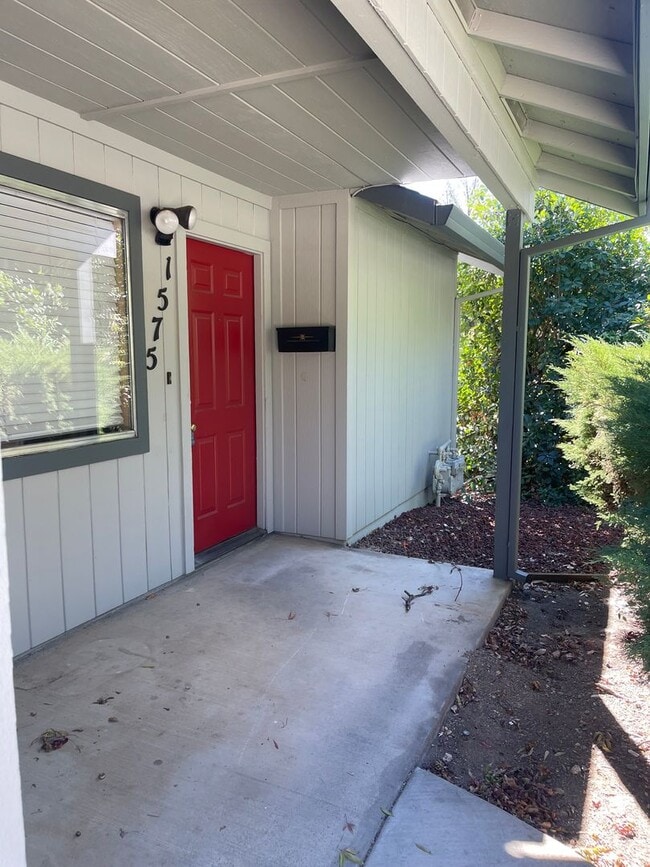 Photo - 1573-1575 Victor Avenue Unidad 1575