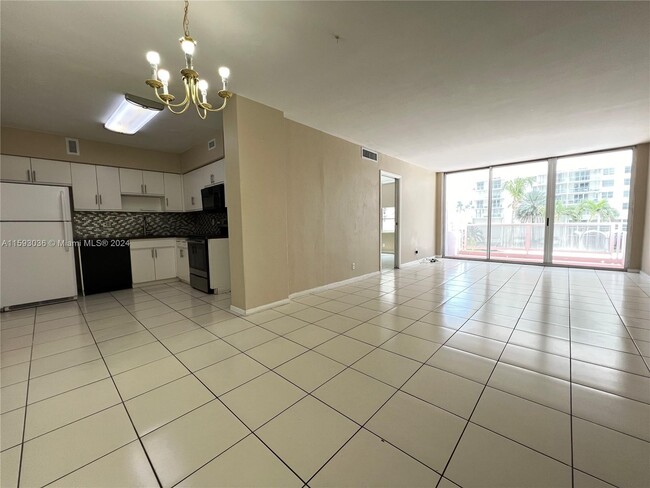 Photo - 5700 Collins Ave