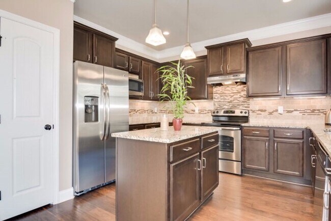 Photo - 260 Wentworth Pl