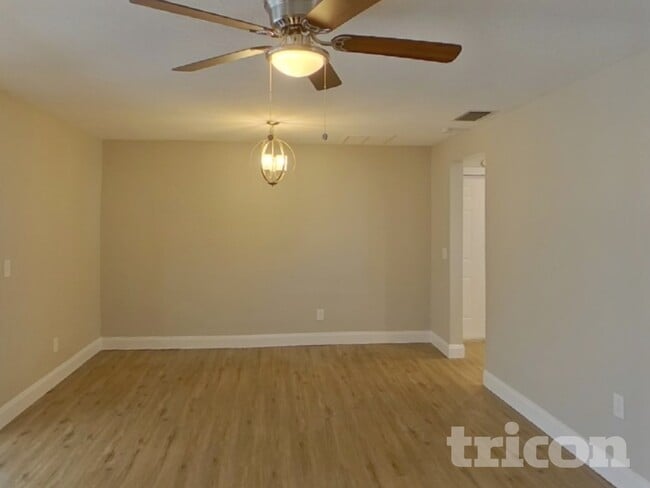 Photo - 1641 Patlin Cir N