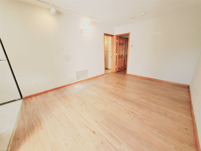 1 br, 1 bath Condo - 23 Oak St Unit 3 - 1 br, 1 bath Condo - 23 Oak St Unit 3 Unit 3