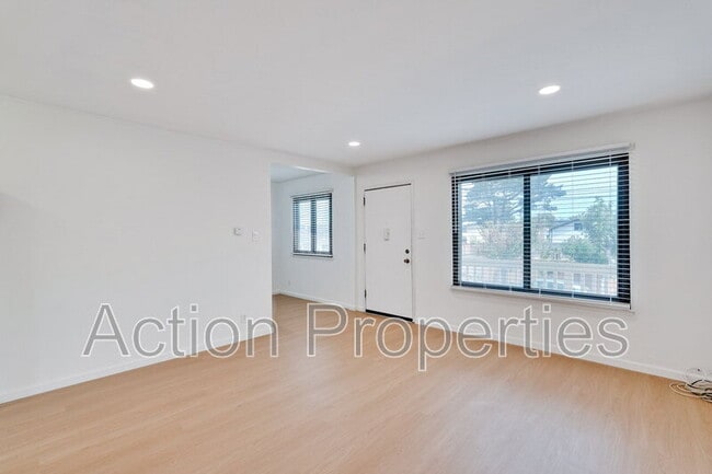 709 6th Ave