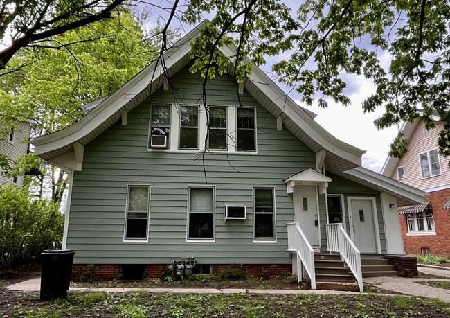 Photo - 812 W Main St