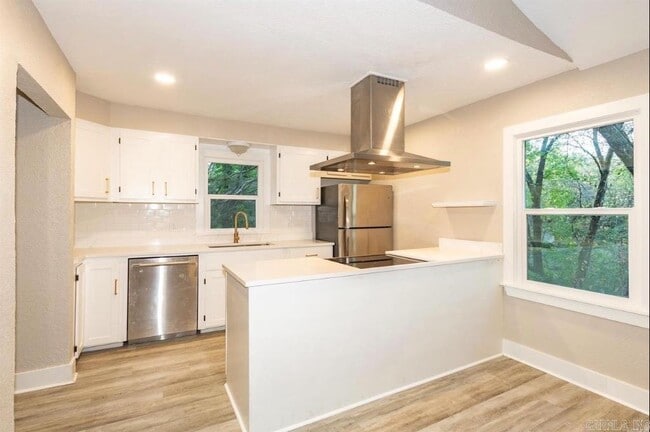 Photo - 107 N Summit St