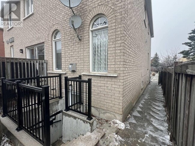 Photo - 18 Fountain Ct