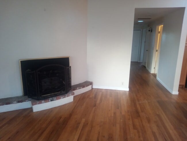 Photo - 682 Taylor St