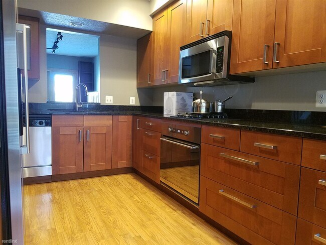 Photo - 3 br, 3.5 bath Condo - 2050 Bancroft Dr