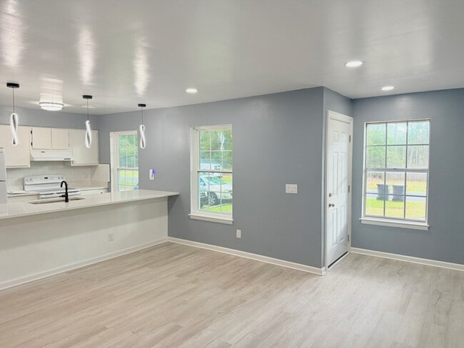 Building Photo - 25 Harding St Unit B