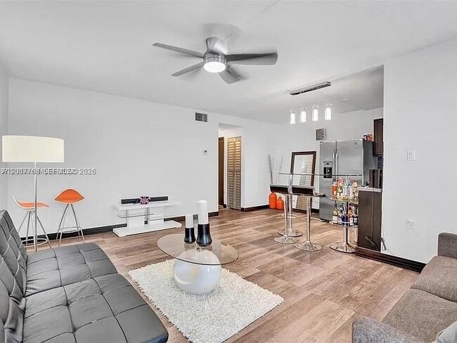 Photo - 1545 Euclid Ave Unit 3H