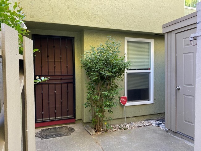 Building Photo - 24352 Dover Ln