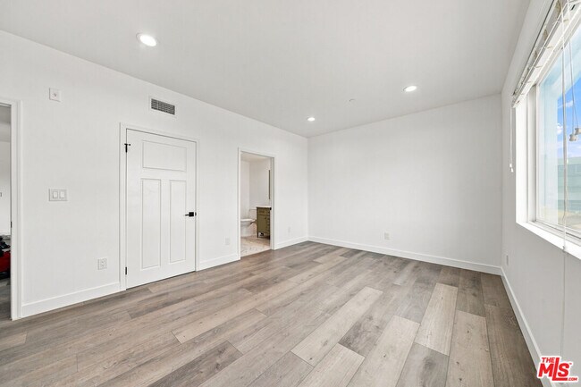 Photo - 1029 S Hobart Blvd Unit 303