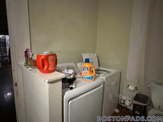 Photo - 139 Hillside St Unit A