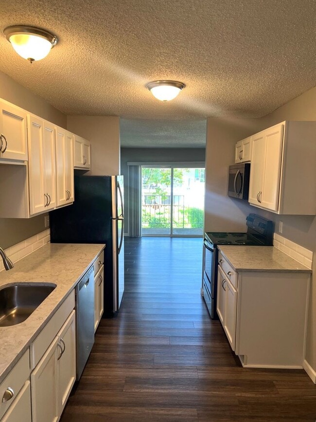 Photo - Bright, Updated 2BR Apartment in Prime SW Portland Location Unit 7