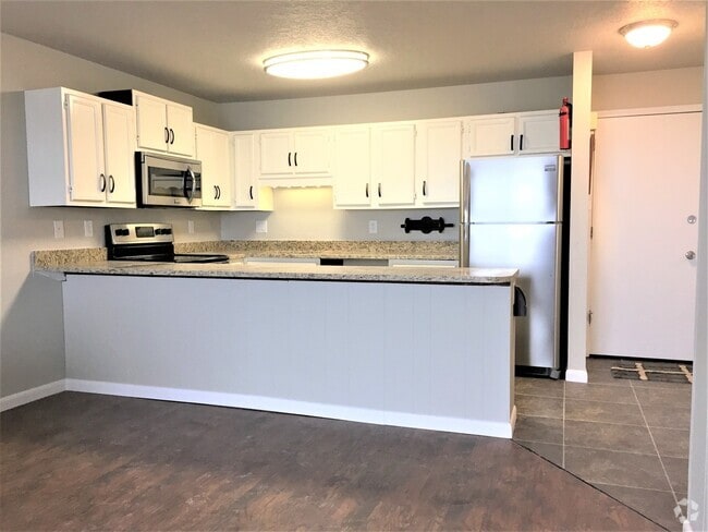 Building Photo - Long Term Rental- Dillon Valley East Q303