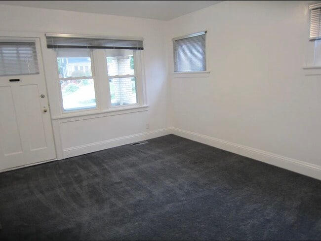 Photo - 2840 Dwight Ave Unidad 1