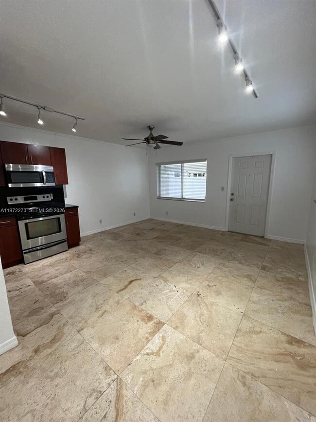 Photo - 1856 NE 46th St Unidad F4