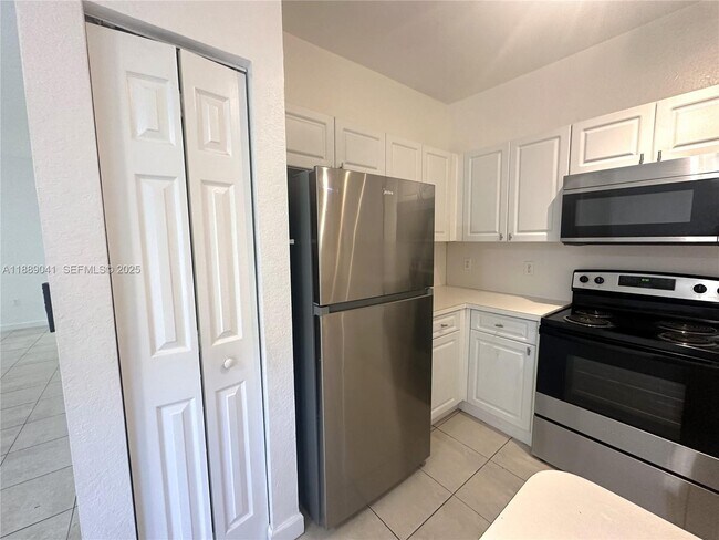 Photo - 2731 NE 3rd Dr Unidad 101