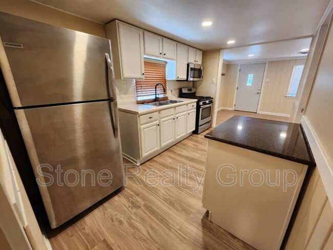 Photo - 1042 Helen Ave