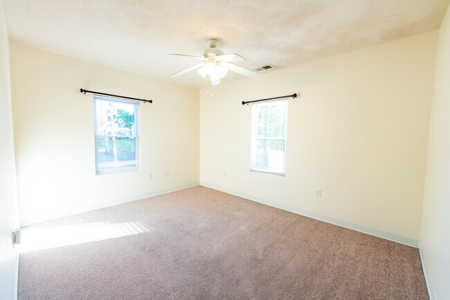 Photo - 323 Middlesex St Unit 2