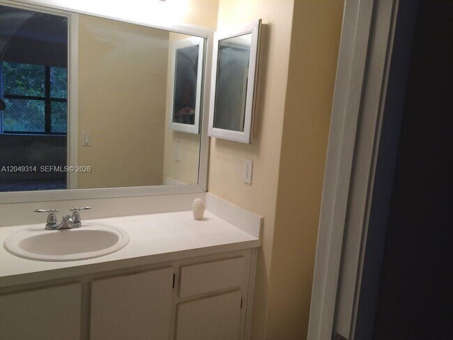 861 NE 207th Ln Unit 104-14