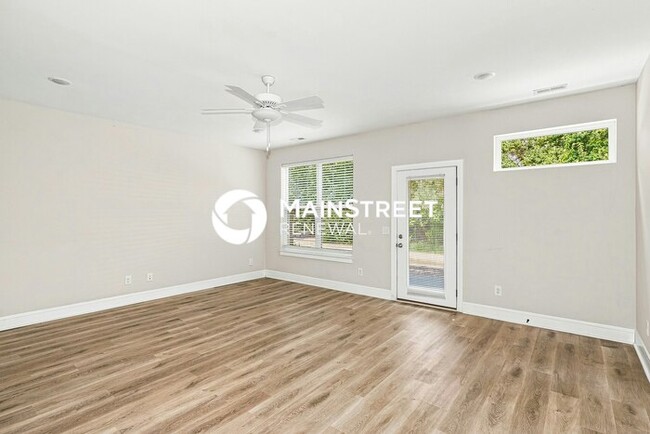 Photo - 3 Bedroom Pet-Friendly Home in Gallatin, TN with Main Street Renewal