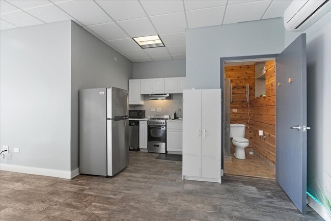 Photo - 1338 W Irving Park Rd Unit #  01