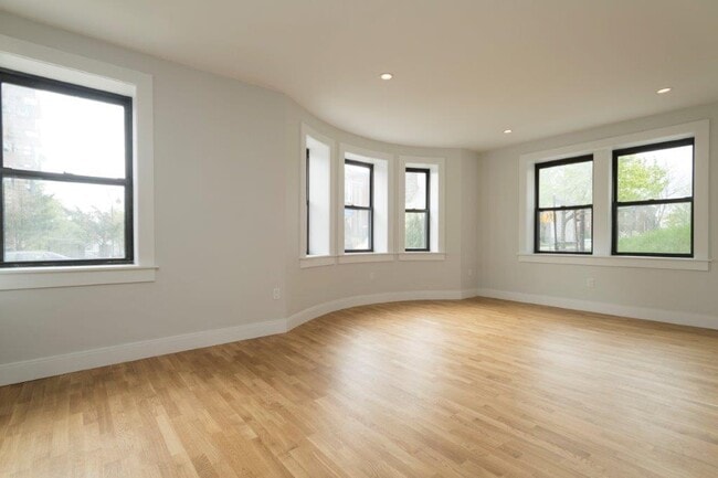 Building Photo - 129 Highland Ave Unit 11
