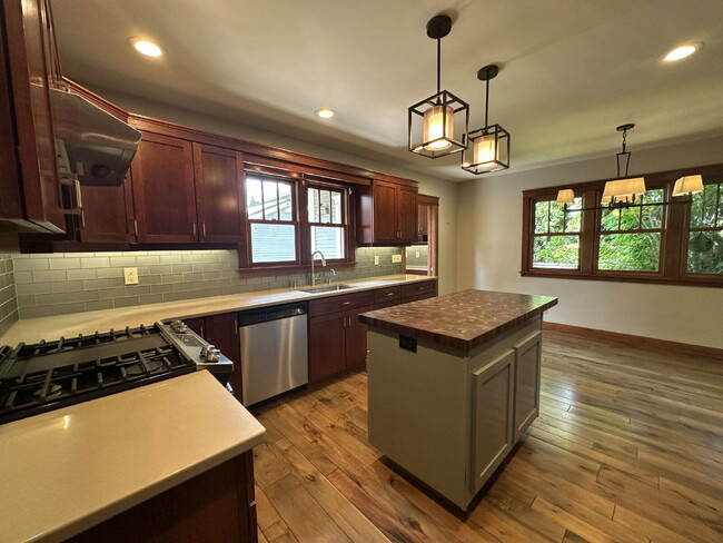 Photo - 607 NW Federal St