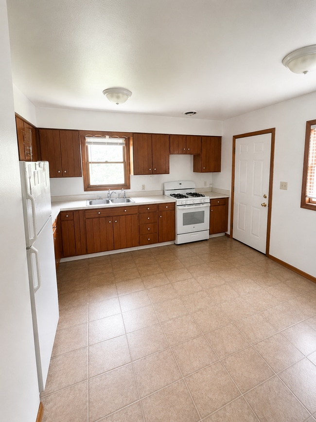 Building Photo - 2118 Melrose Dr