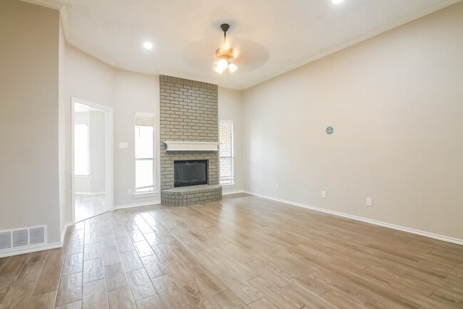 Photo - 512 Arbor Ln