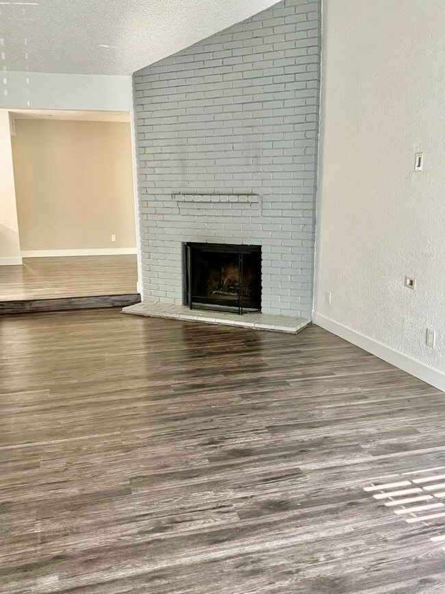 Photo - LARKSPUR 2431-2433 Unit 2433