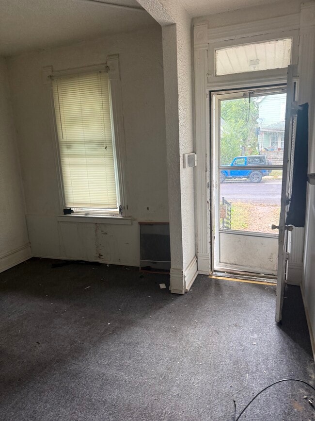 Photo - 619 Fairholm Ave