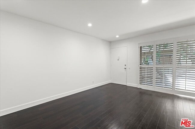 Photo - 2311 4th St Unidad 220