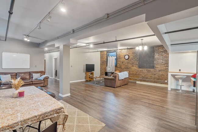 Photo - Funk &#39;N Waffles Apt Unit 500