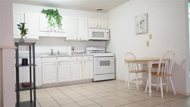 Photo - 1700 SW 16th Ct Unit J-4