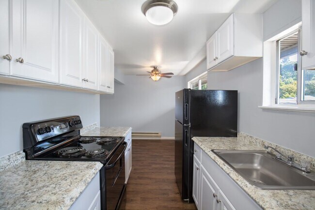 Photo - Garden Court Apartments